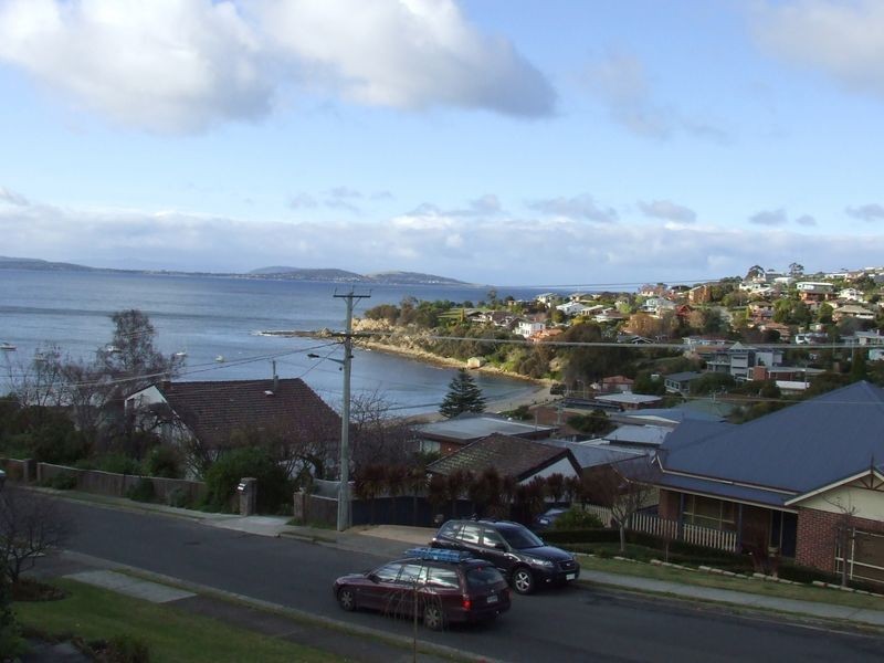 8 Tarana Road, Blackmans Bay TAS 7052
