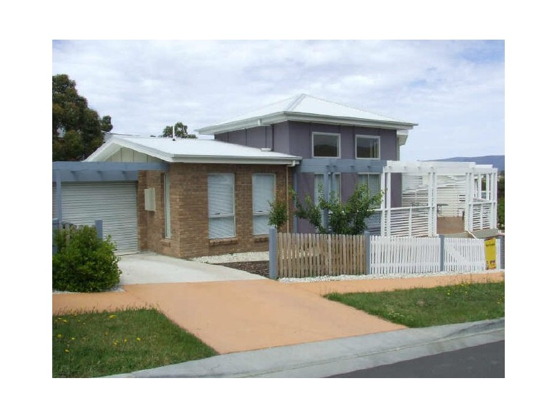 11 Alfreds Garden, Kingston TAS 7050