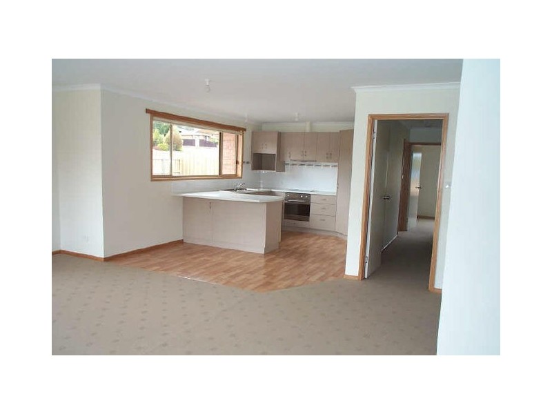 2/103 Redwood Road, Kingston TAS 7050