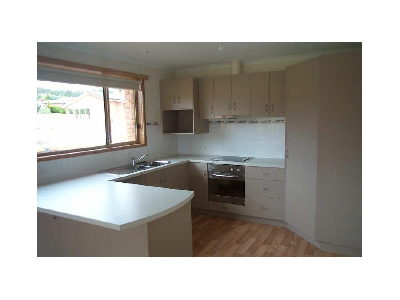 2/103 Redwood Road, Kingston TAS 7050