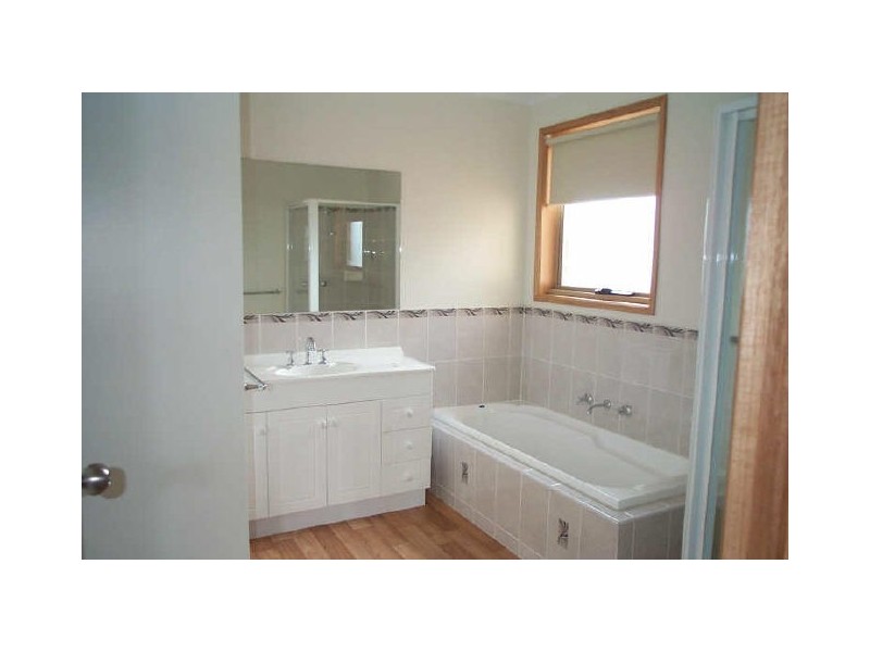 2/103 Redwood Road, Kingston TAS 7050