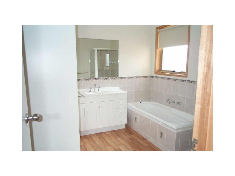 2/103 Redwood Road, Kingston TAS 7050