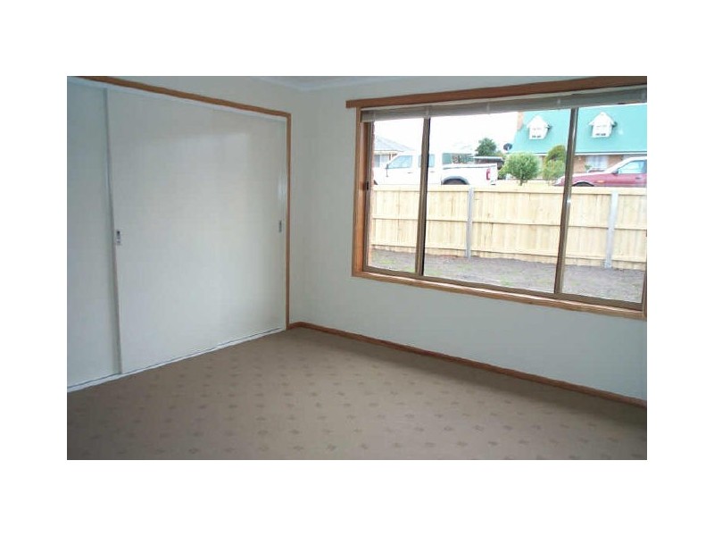 2/103 Redwood Road, Kingston TAS 7050