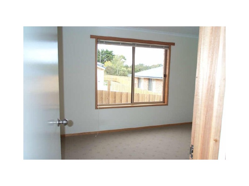 2/103 Redwood Road, Kingston TAS 7050