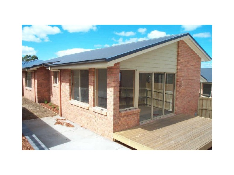2/103 Redwood Road, Kingston TAS 7050