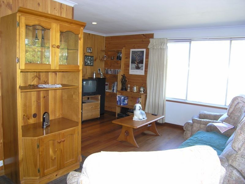 2 Courtleigh Place, Blackmans Bay TAS 7052