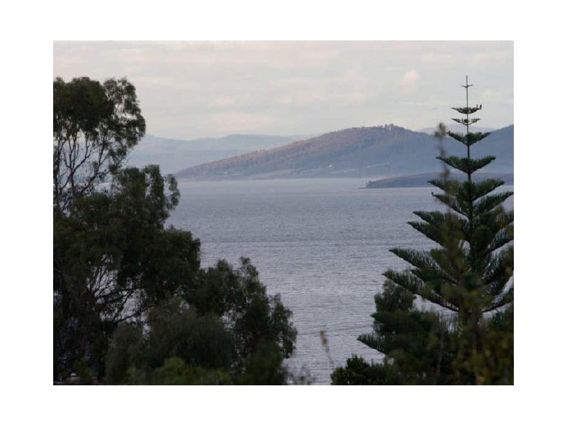 4 Alamo Close, Blackmans Bay TAS 7052