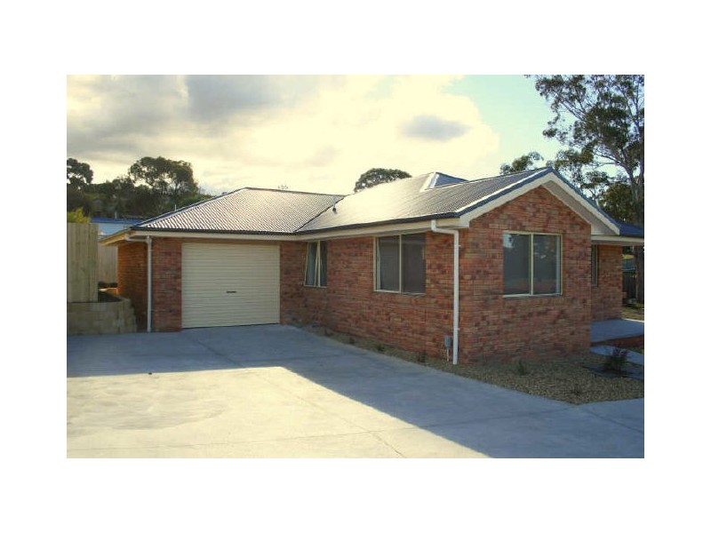 2/3 Home Avenue, Blackmans Bay TAS 7052