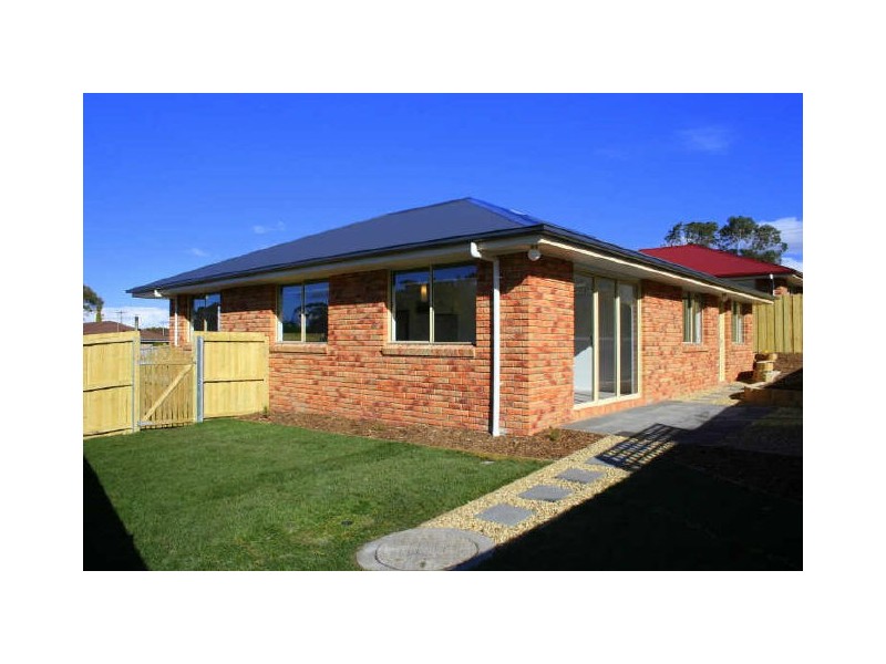 2/3 Home Avenue, Blackmans Bay TAS 7052