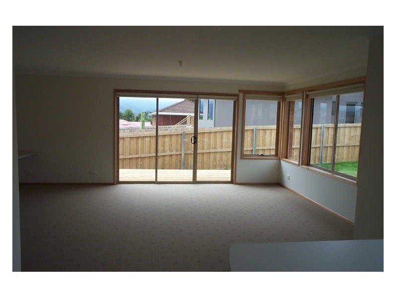 1/103 Redwood Road, Kingston TAS 7050