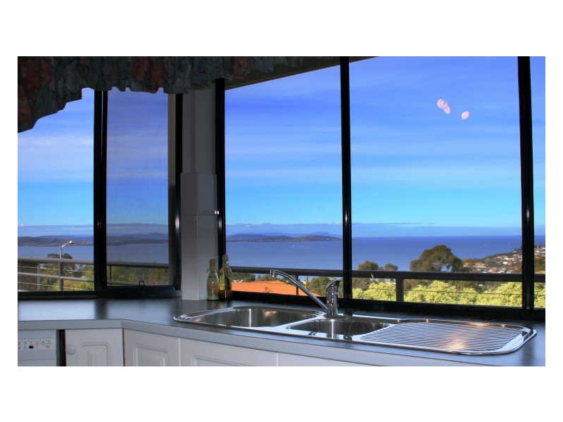 16 Timbertop Drive, Blackmans Bay TAS 7052