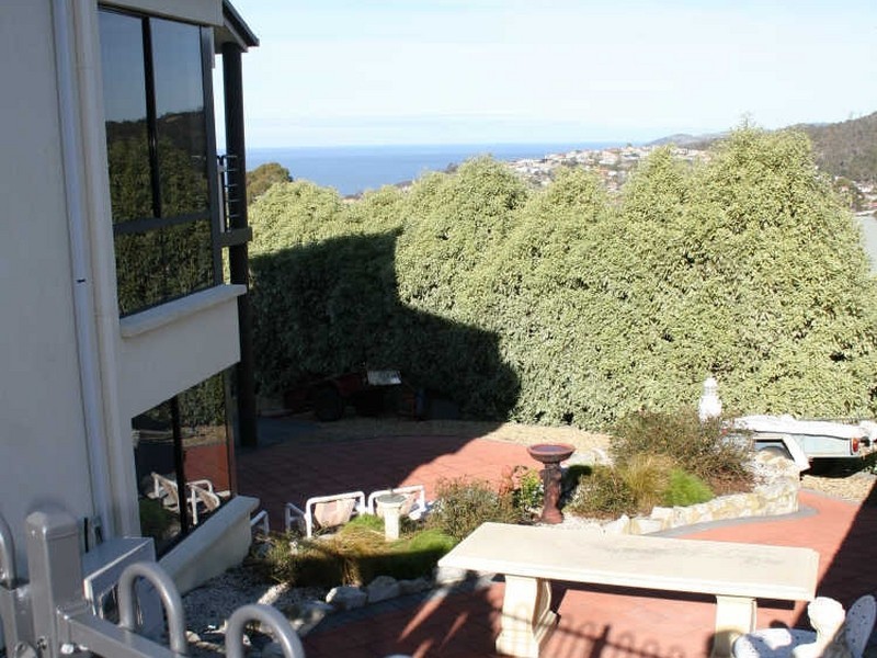 16 Timbertop Drive, Blackmans Bay TAS 7052