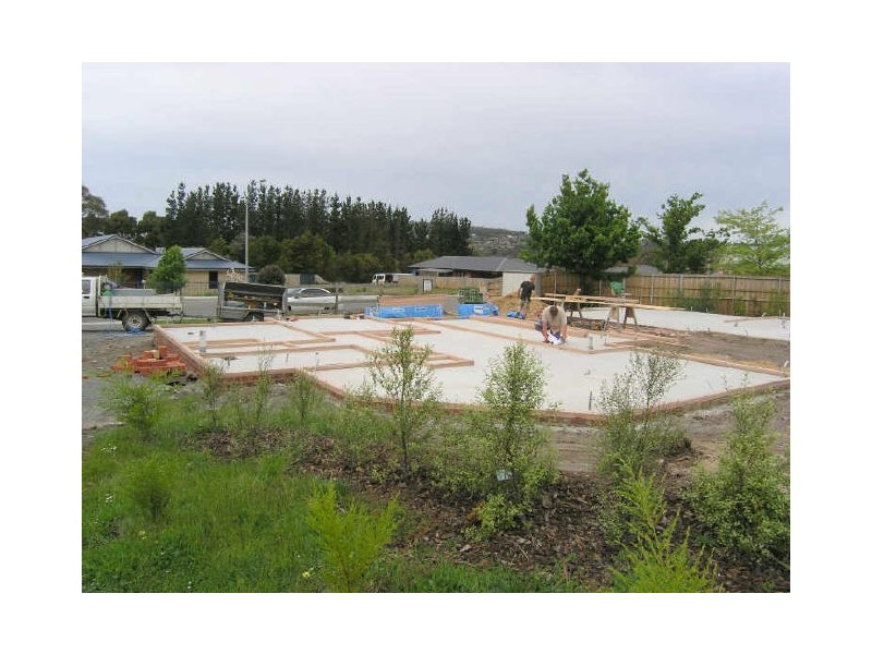 2/11 Manor Gardens, Kingston TAS 7050