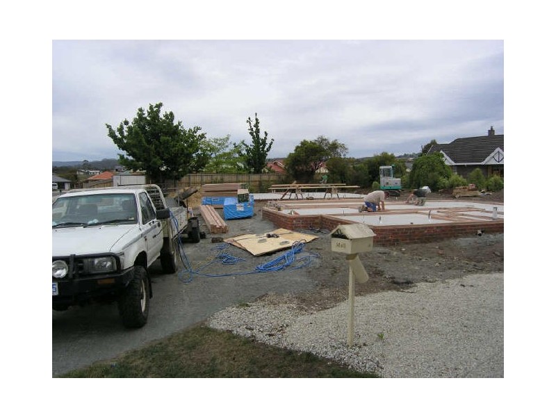 2/11 Manor Gardens, Kingston TAS 7050