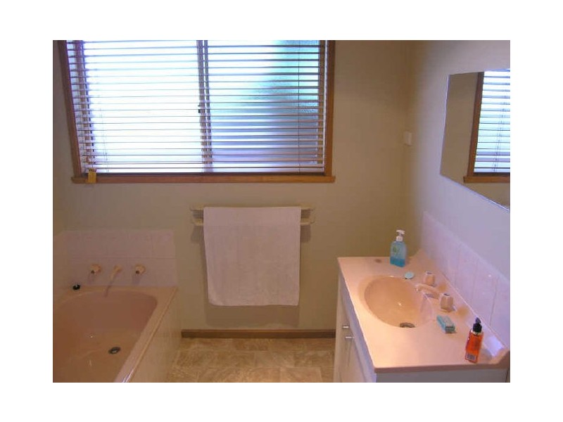 2/14 Grevillea Way, Kingston TAS 7050