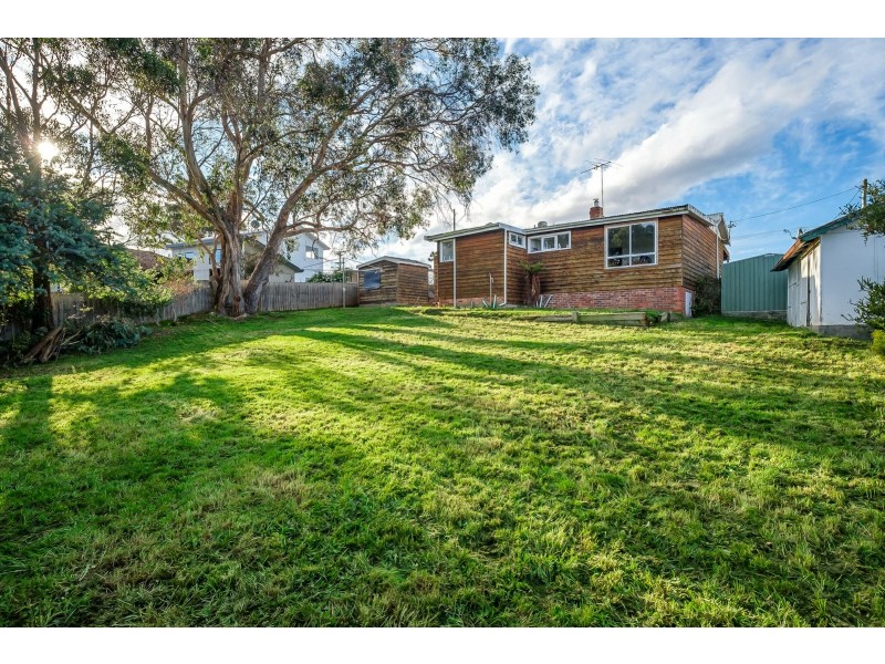 2 Home Avenue, Blackmans Bay TAS 7052