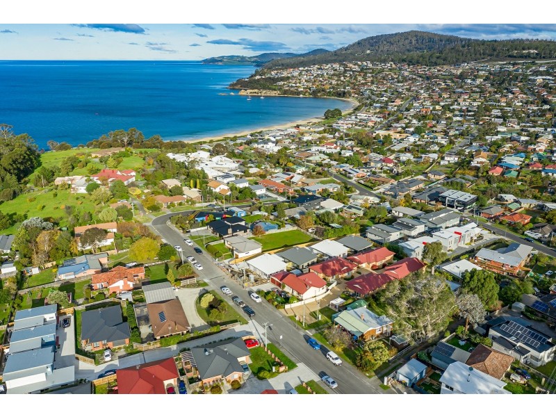 2 Home Avenue, Blackmans Bay TAS 7052
