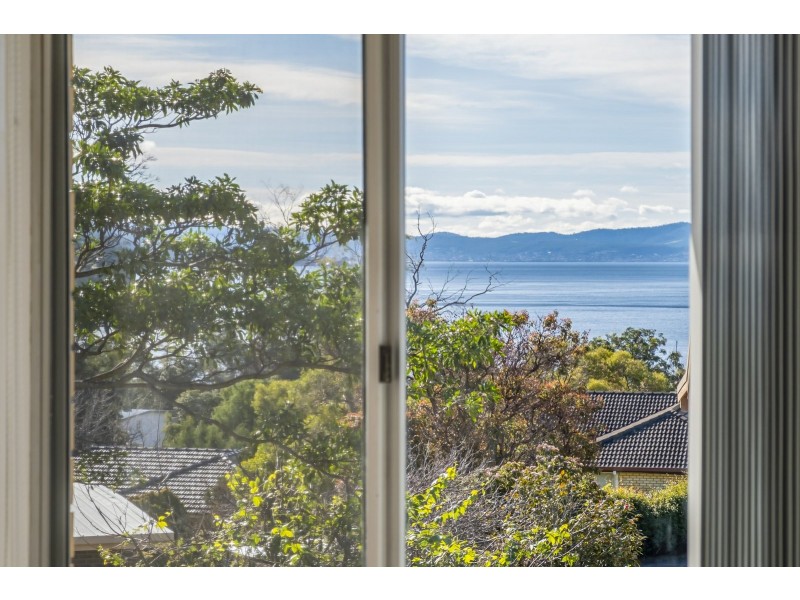 Unit 1/2 Surf Parade, Blackmans Bay TAS 7052