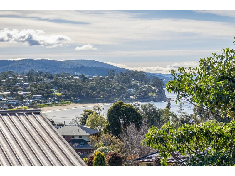 Unit 1/2 Surf Parade, Blackmans Bay TAS 7052