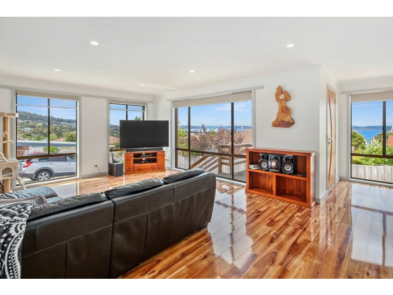 Unit 2/4 The Summit, Blackmans Bay TAS 7052