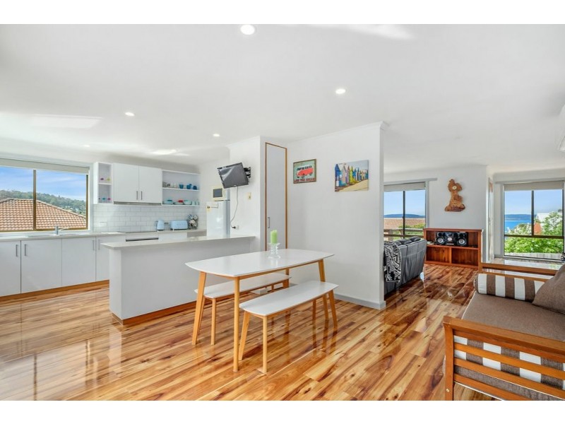 Unit 2/4 The Summit, Blackmans Bay TAS 7052