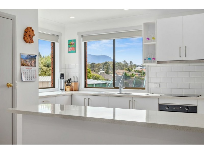 Unit 2/4 The Summit, Blackmans Bay TAS 7052