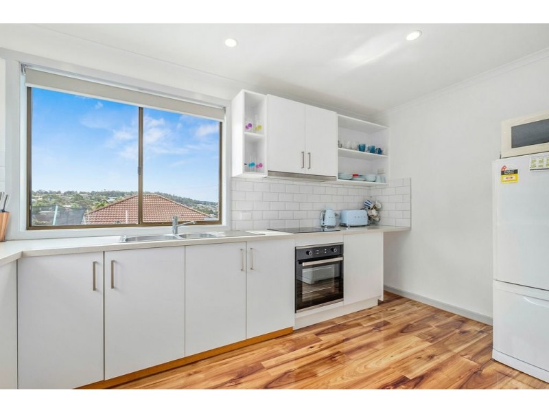Unit 2/4 The Summit, Blackmans Bay TAS 7052