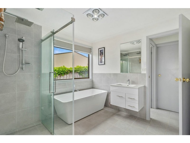 Unit 2/4 The Summit, Blackmans Bay TAS 7052