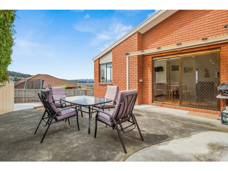 Unit 2/4 The Summit, Blackmans Bay TAS 7052