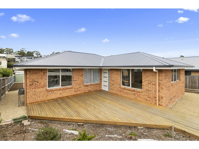 11 Dianella Drive, Blackmans Bay TAS 7052