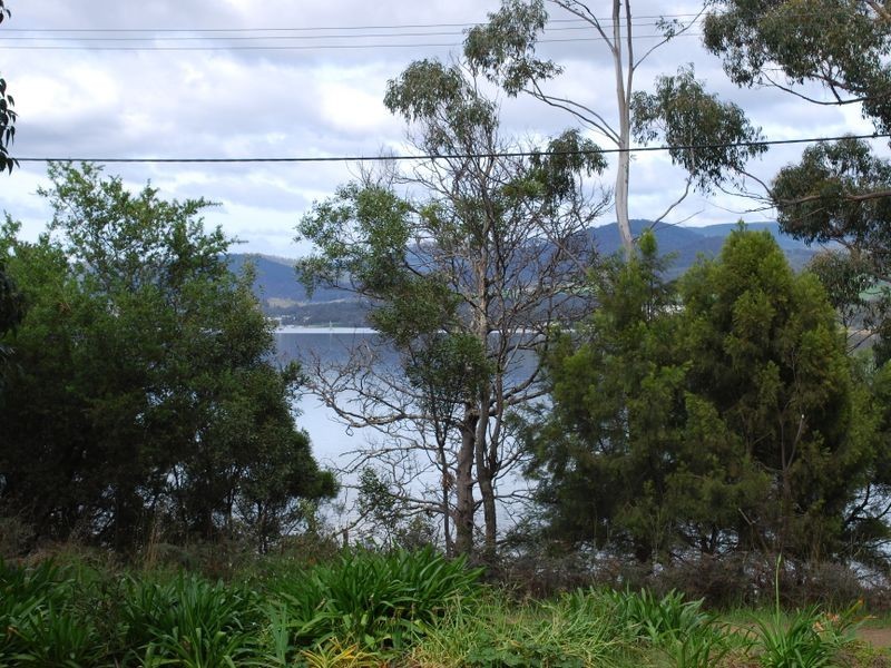 11 Wingara Road, Howden TAS 7054