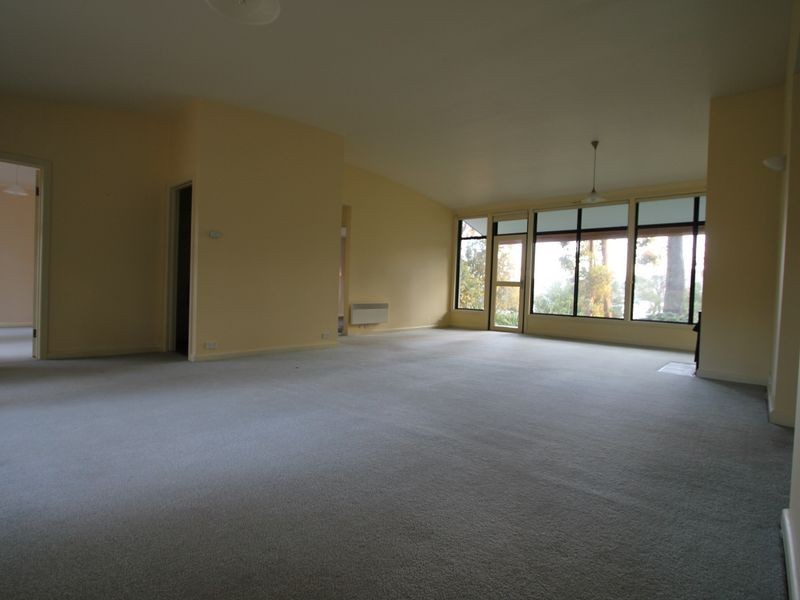 11 Wingara Road, Howden TAS 7054