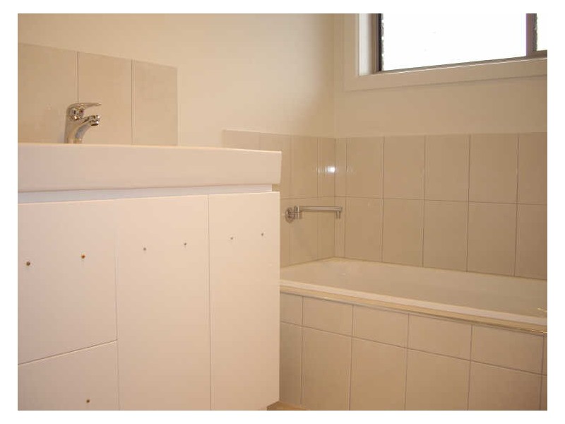2/15 Bonsai Place, Margate TAS 7054