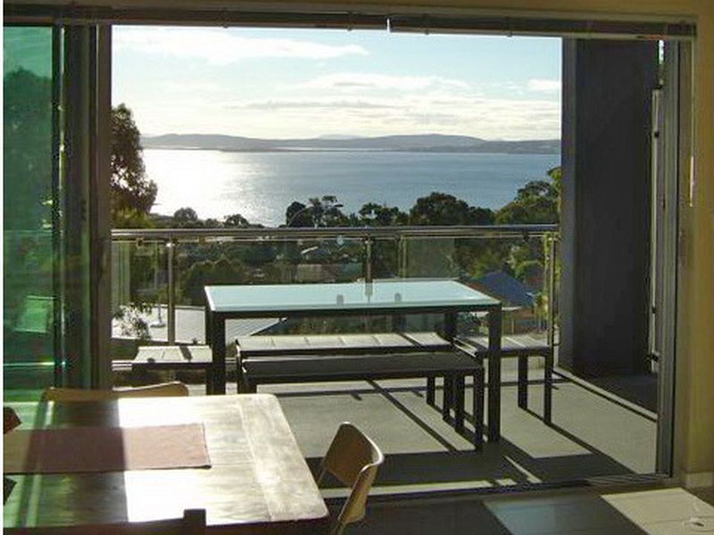 2/16-18 Sandra Drive, Blackmans Bay TAS 7052