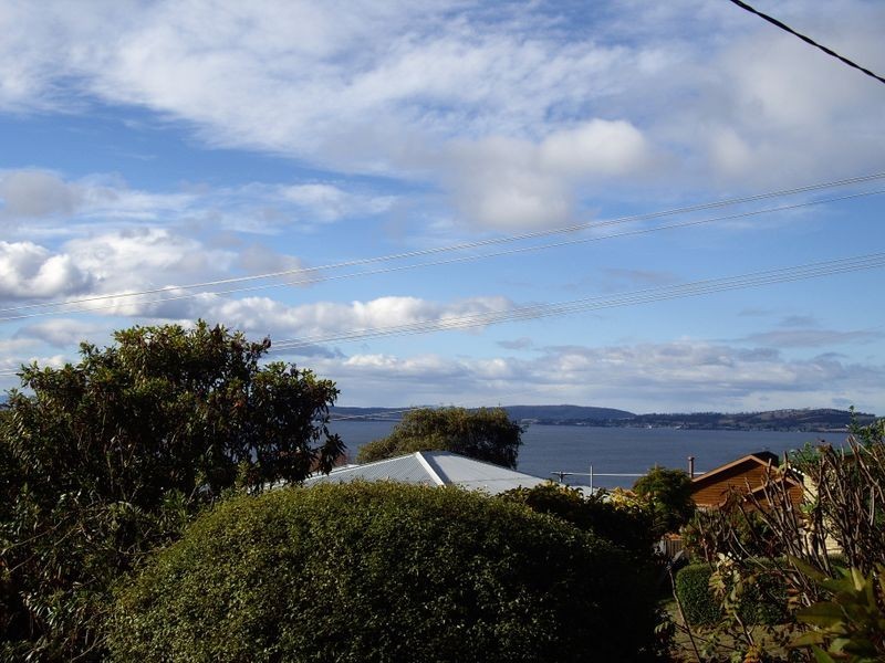 261 Roslyn Avenue, Blackmans Bay TAS 7052