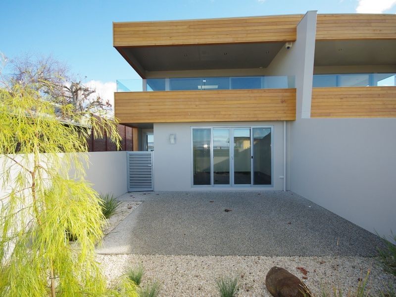 2/26 Ocean Esplanade, Blackmans Bay TAS 7052