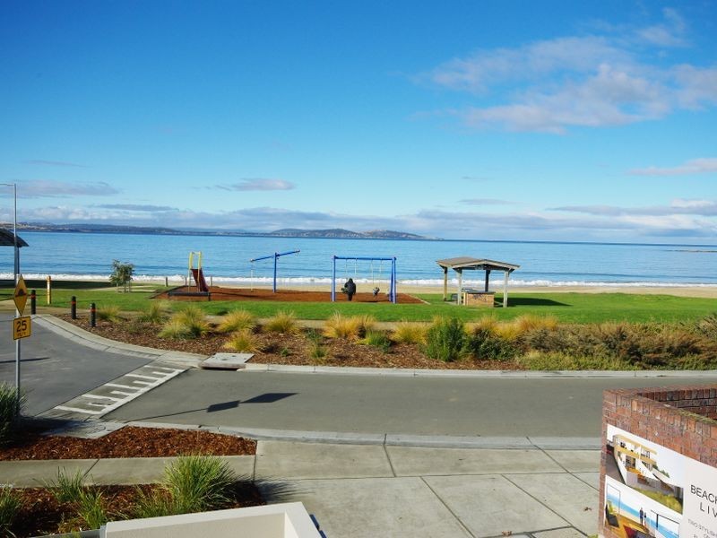2/26 Ocean Esplanade, Blackmans Bay TAS 7052