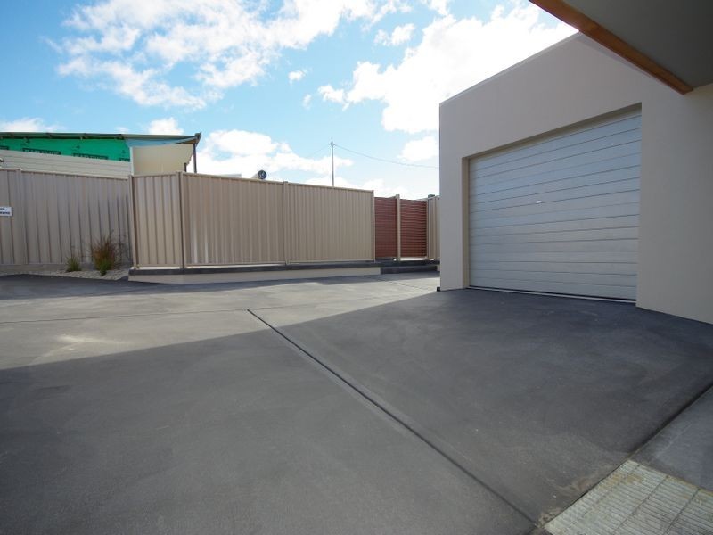 2/26 Ocean Esplanade, Blackmans Bay TAS 7052