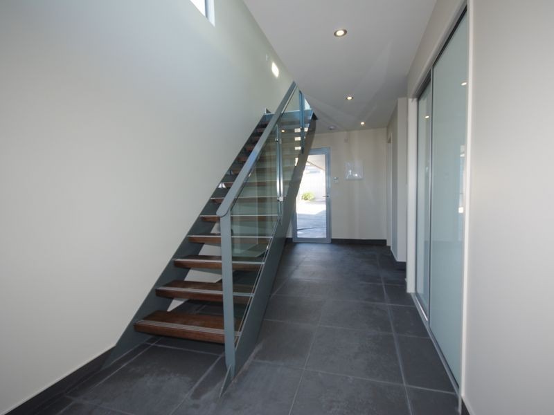 2/26 Ocean Esplanade, Blackmans Bay TAS 7052