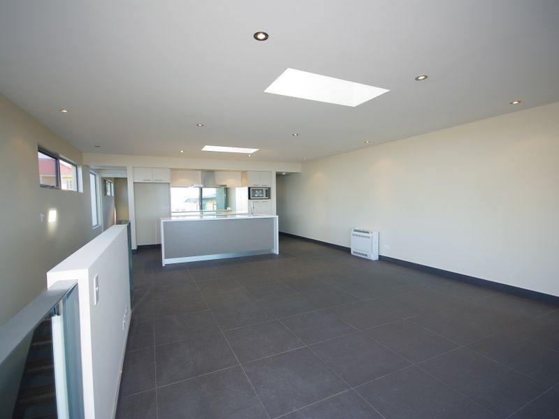 2/26 Ocean Esplanade, Blackmans Bay TAS 7052