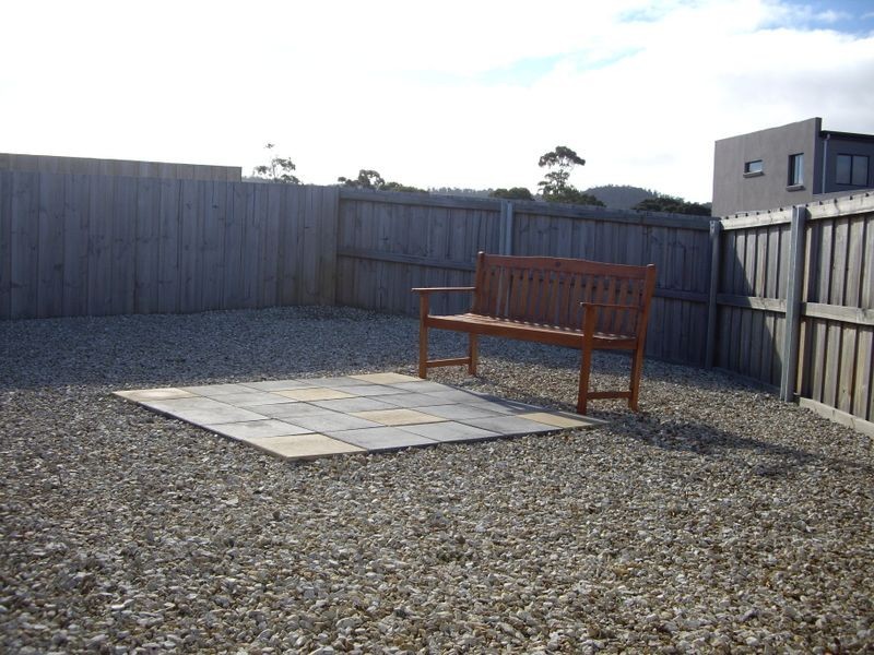 2/35 Lester Crescent, Kingston TAS 7050