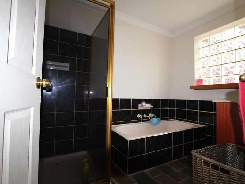 11 Wandanea Place, Margate TAS 7054