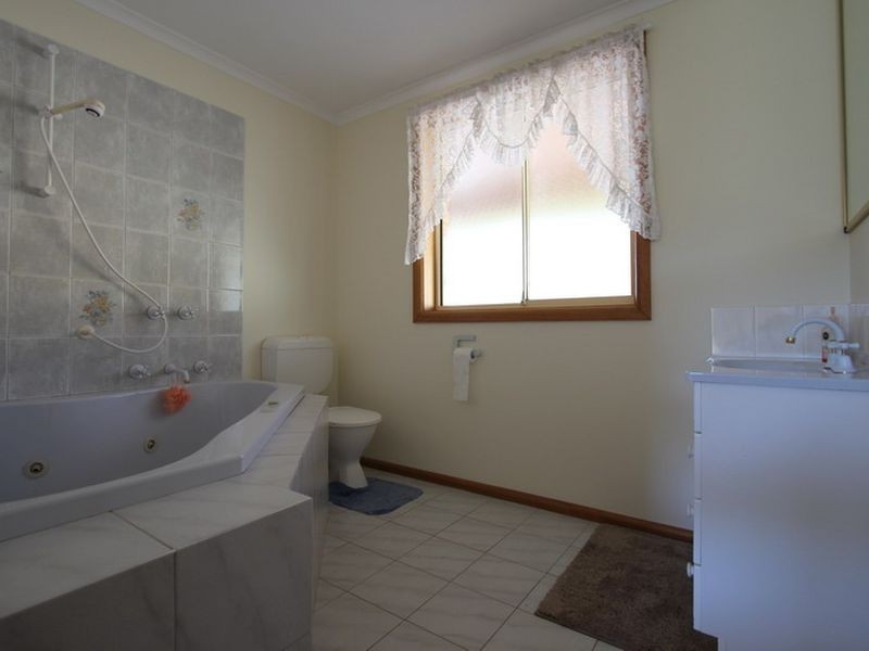 17 Saddle Road, Kettering TAS 7155