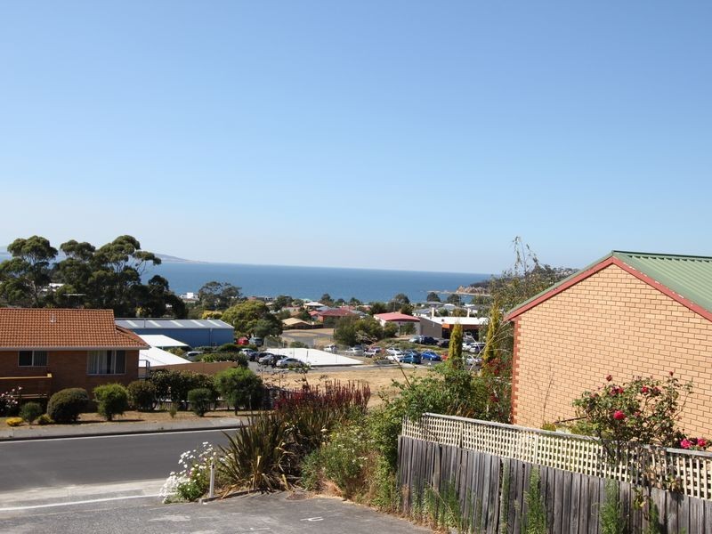 1/12 Opal Drive, Blackmans Bay TAS 7052