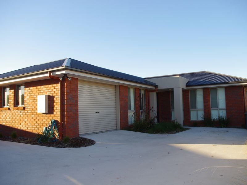 2/15 Bonsai Place, Margate TAS 7054