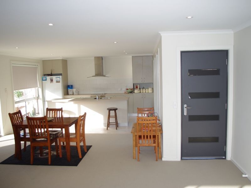 2/15 Bonsai Place, Margate TAS 7054