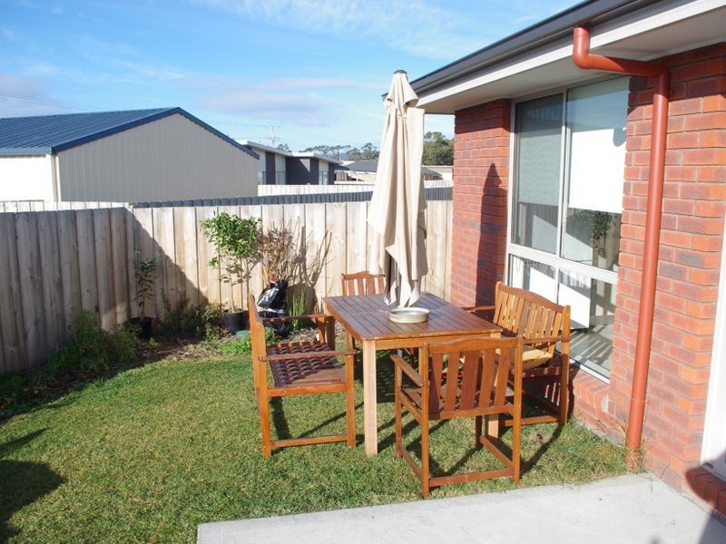 2/15 Bonsai Place, Margate TAS 7054