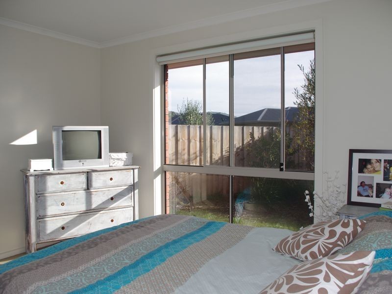 2/15 Bonsai Place, Margate TAS 7054