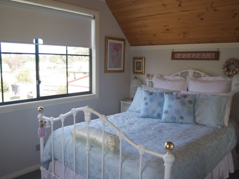 12 Carrington Drive, Margate TAS 7054