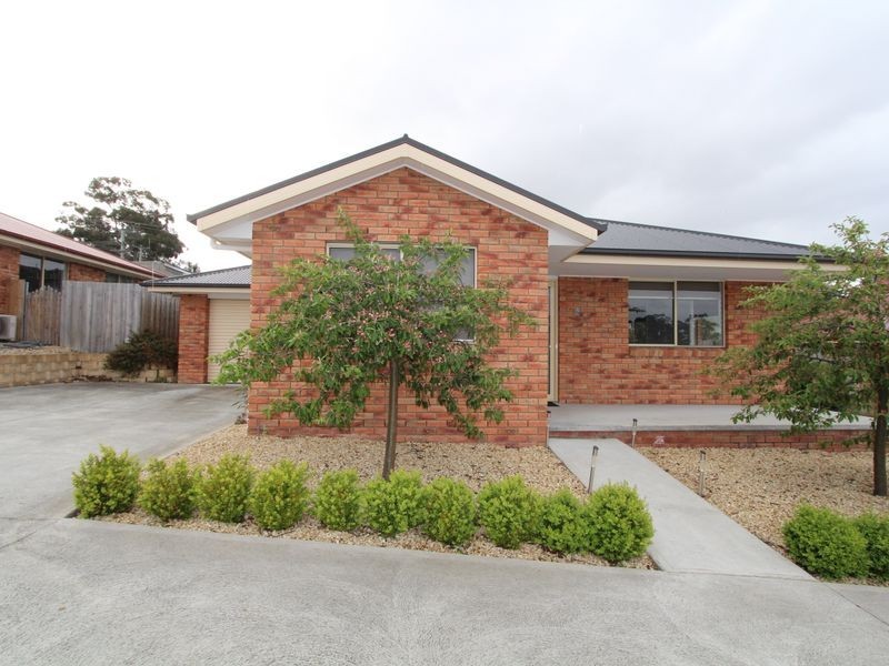 2/3 Home Avenue, Blackmans Bay TAS 7052